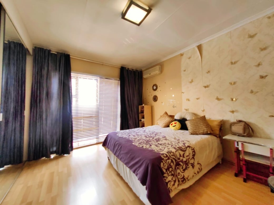 5 Bedroom Property for Sale in Van Der Hoff Park North West